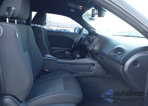 2016 Dodge Challenger Sxt z USA, uszkodzony, nr VIN 2C3CDZAG4GH217479